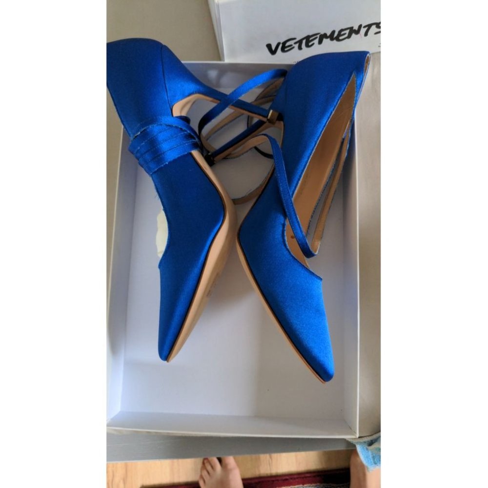 Manolo Blanhik X Vetements limited edition wrap Satin Pumps